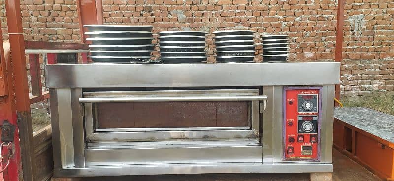 pizza oven bilkul new condition me hy 8