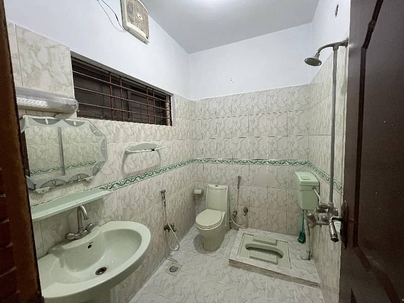 200 Square Yards Lower Portion for rent in Gulshan-e-Iqbal Town 5