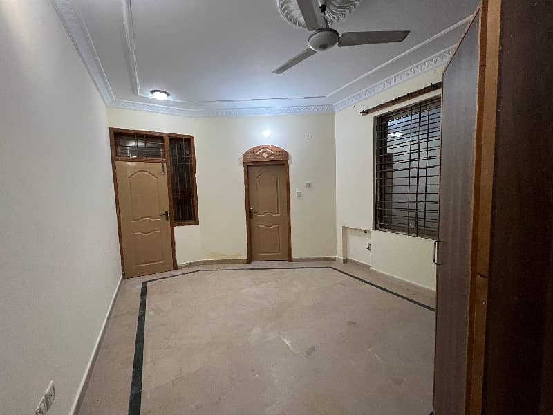 200 Square Yards Lower Portion for rent in Gulshan-e-Iqbal Town 8