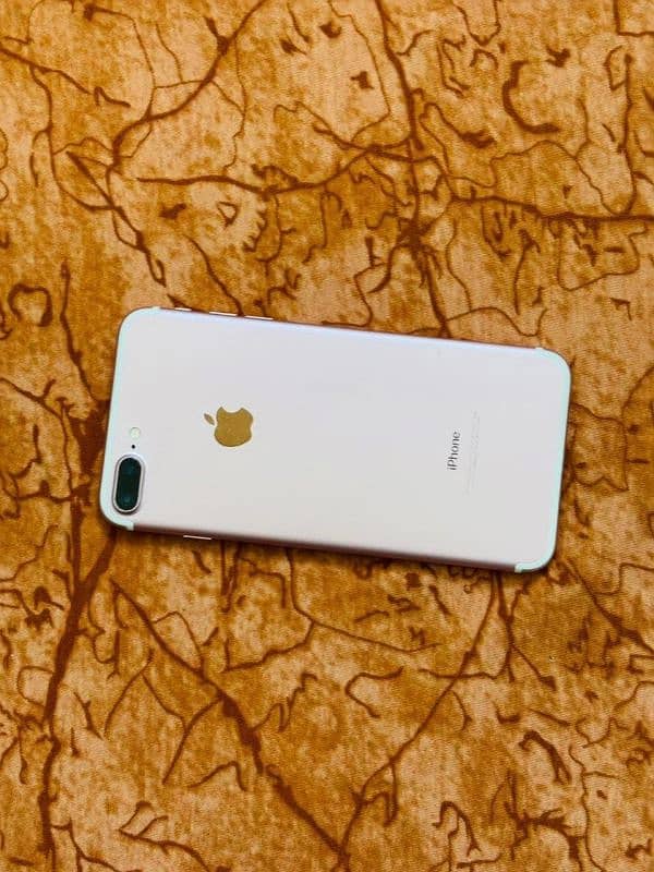 iPhone 7 Plus Gold Storge 128GB 1