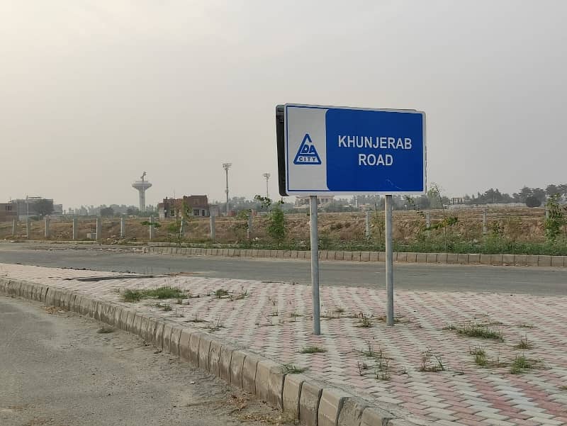 Own A Prime Location Residential Plot In 10 Marla Lahore 3