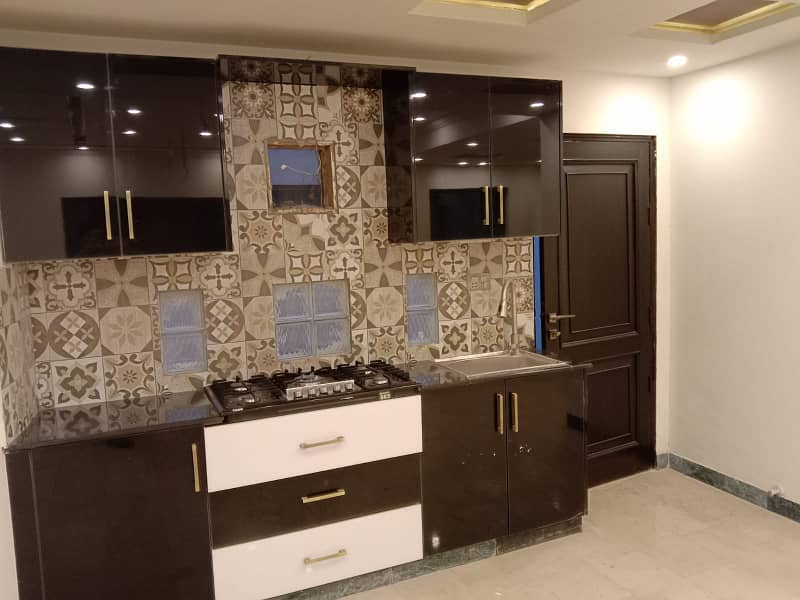 1 Kanal Luxury Out House Prime Hot For Rent Dha Phase3 4