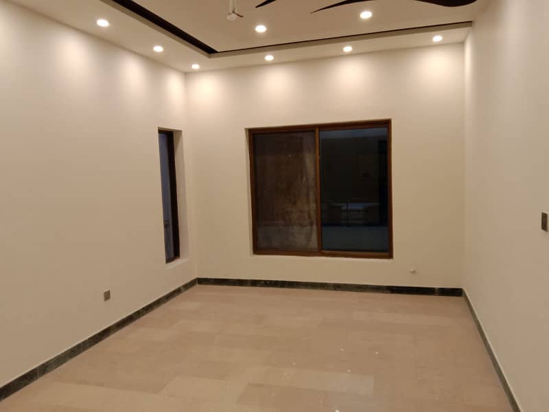 1 Kanal Luxury Out House Prime Hot For Rent Dha Phase3 5