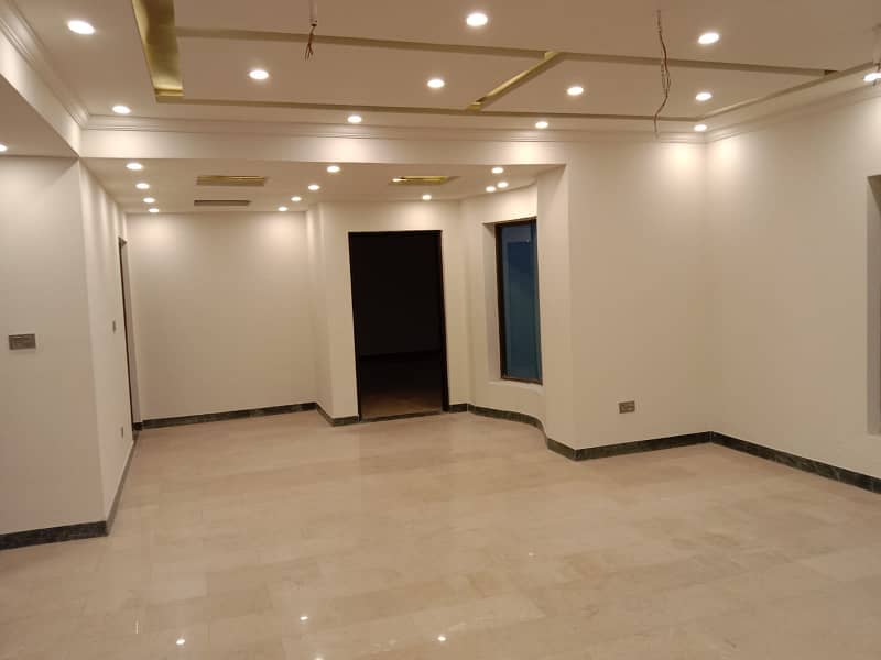 1 Kanal Luxury Out House Prime Hot For Rent Dha Phase3 6