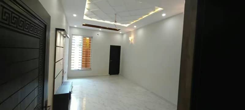 10 Marla brand new house for rent 1