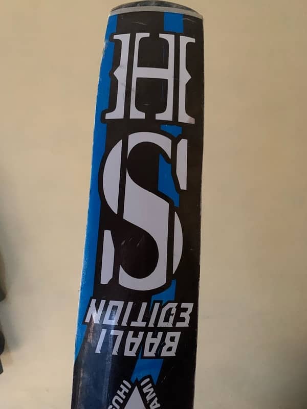 I am selling Sh brand bat weight 820  high class bat 0