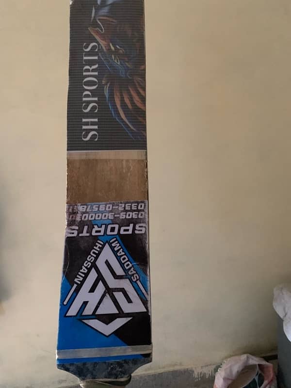 I am selling Sh brand bat weight 820  high class bat 1