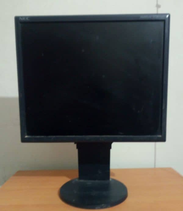 17inch LCD. . . 0