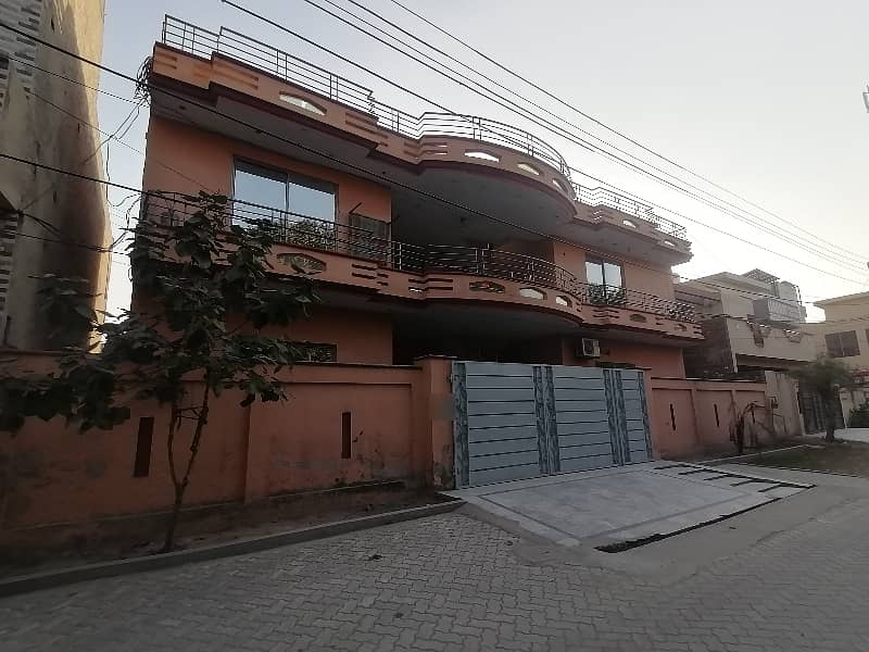 10 Marla House In Marghzar Officers Colony Of Marghzar Officers Colony Is Available For sale 2