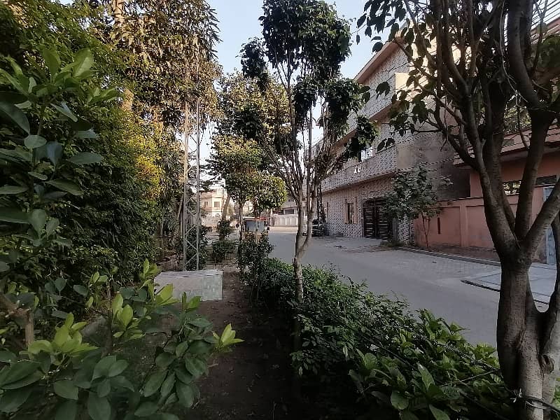 10 Marla House In Marghzar Officers Colony Of Marghzar Officers Colony Is Available For sale 4