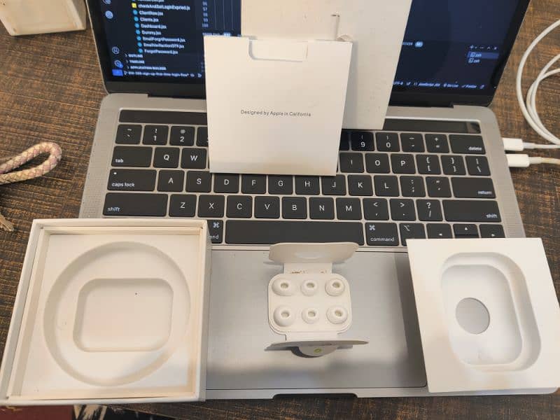 AirPods Pro 2nd Generation with MagSafe Charging Case 5