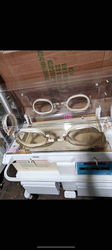 hillrom air shield baby incubator made in USA 2