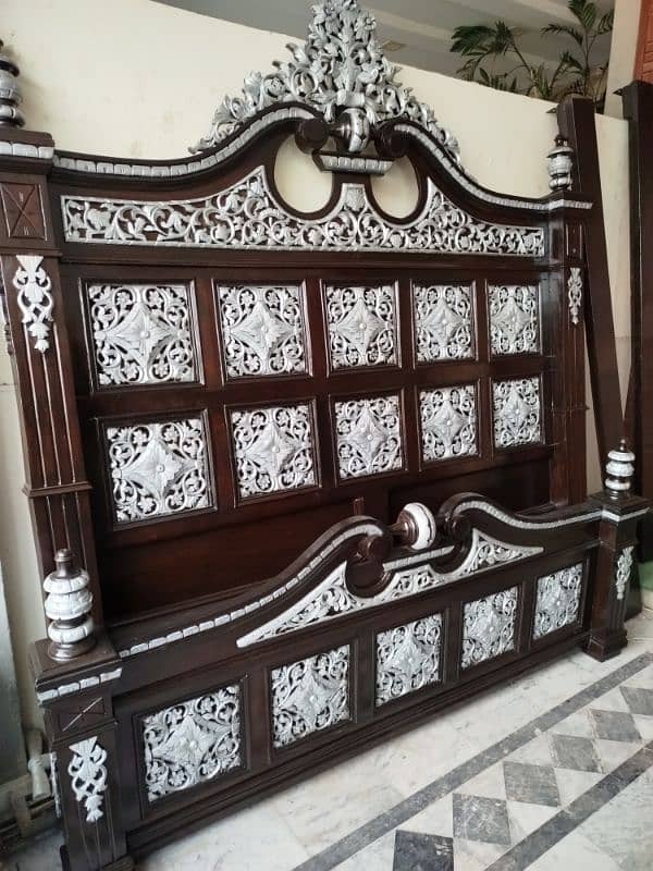 Chinoti bed Solid Wood 0