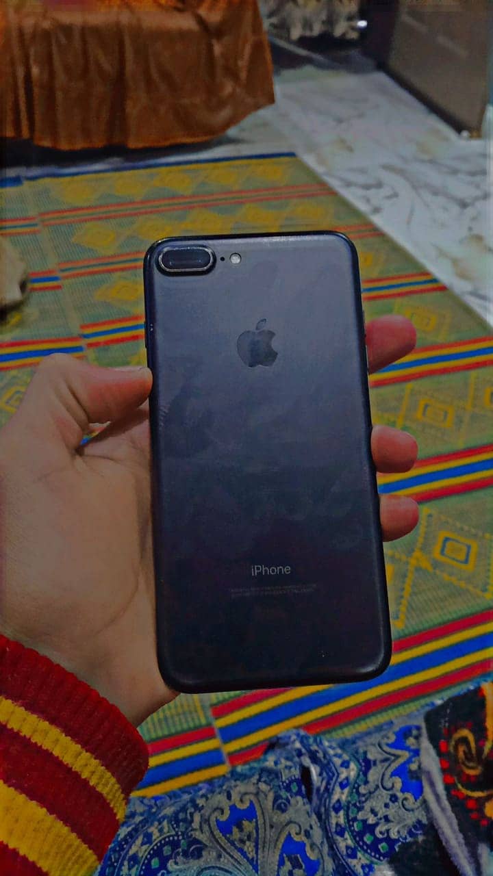 Apple iPhone 7 Plus 1