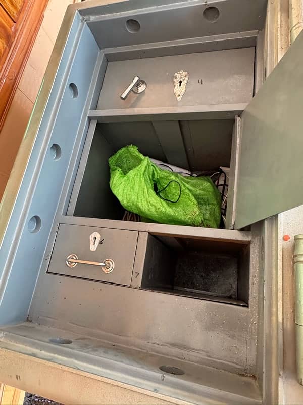 Safe Locker 1