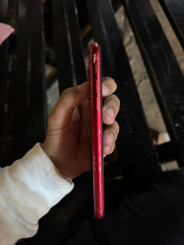 Iphone 11 265GB Non PTA Red Color 2