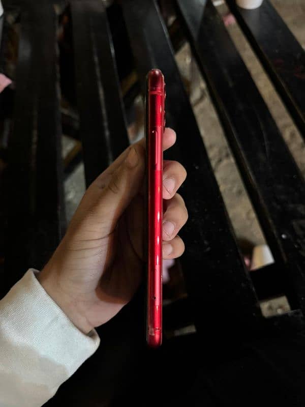 Iphone 11 265GB Non PTA Red Color 3