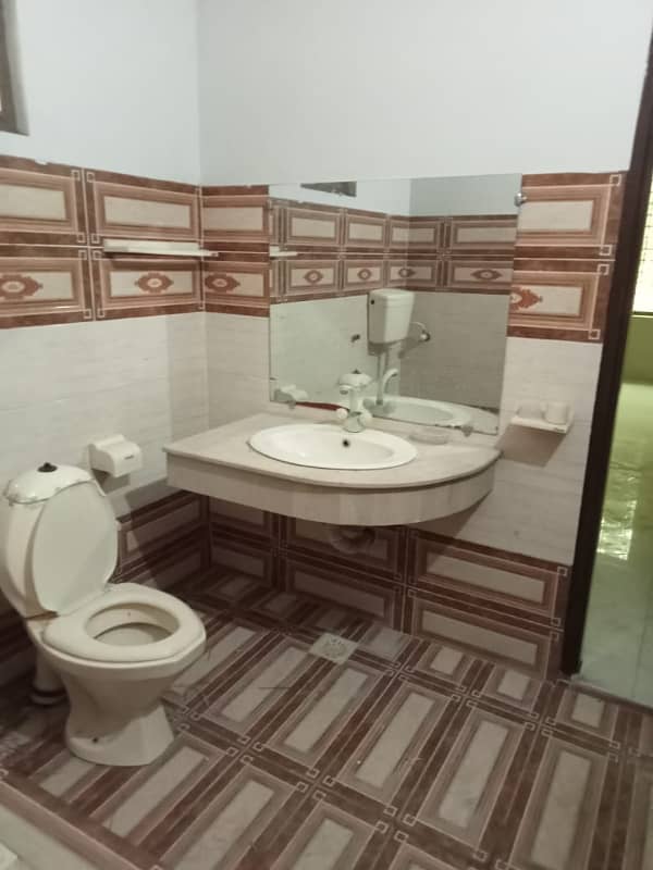 Get A 10 Marla House For Sale In Zakariya Town 16