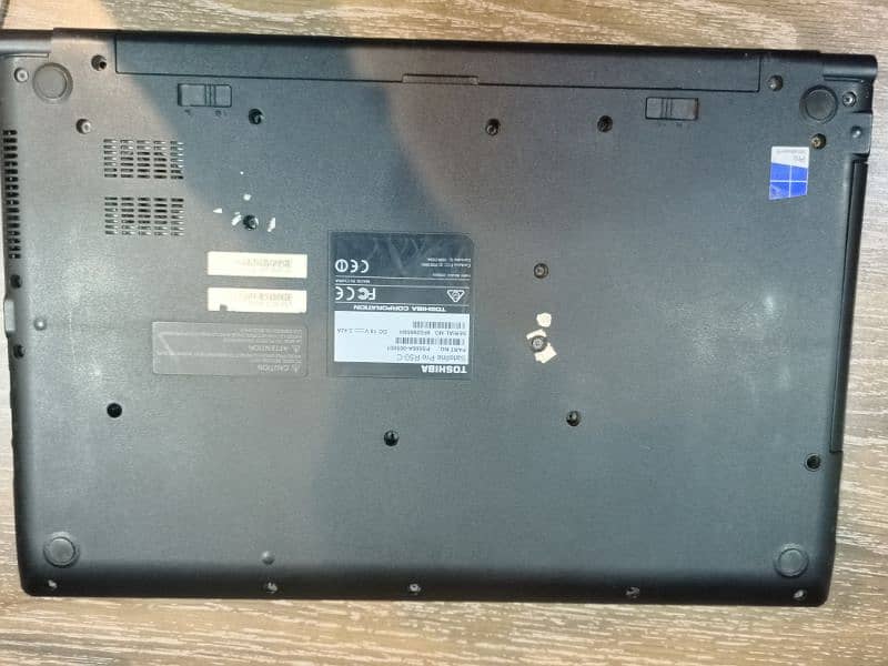 Toshiba R-50 C (satellite pro) 1