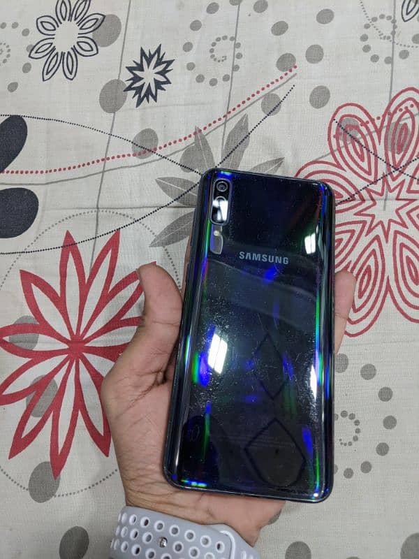 Samsung Galaxy A50 4gb ram 128gb memory 3