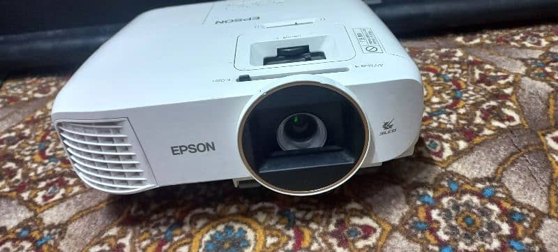 EPSON EH. TW5650 [1080] HOME THEATER PROJECTOR 1