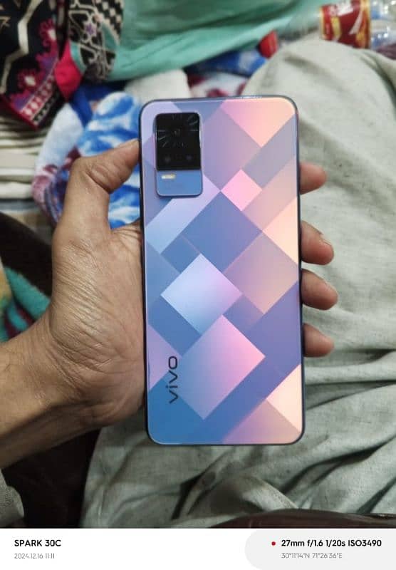 Vivo V21e with full box for sale 1