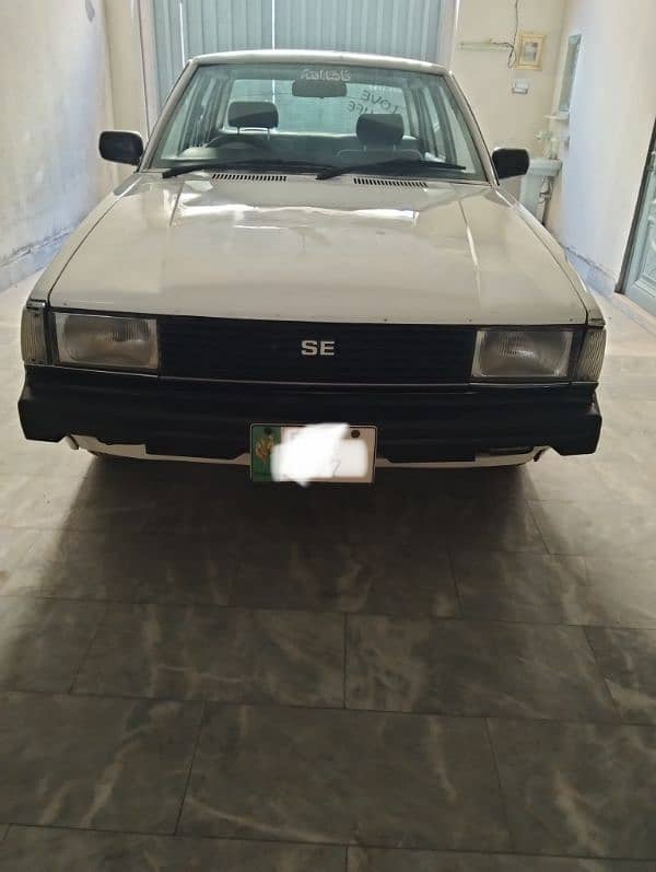 Toyota Corolla XE 1982 urgent sale location Sialkot city. 1