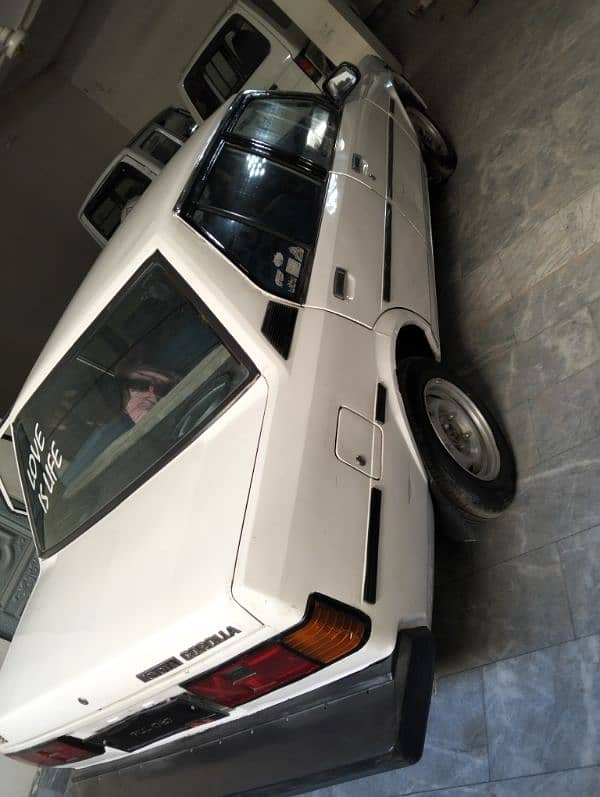 Toyota Corolla XE 1982 urgent sale location Sialkot city. 4