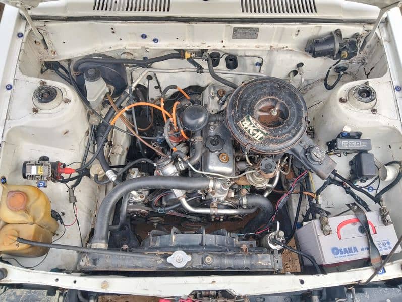 Toyota Corolla XE 1982 urgent sale location Sialkot city. 8