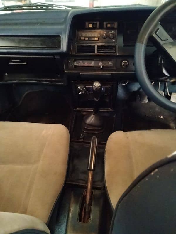 Toyota Corolla XE 1982 urgent sale location Sialkot city. 12