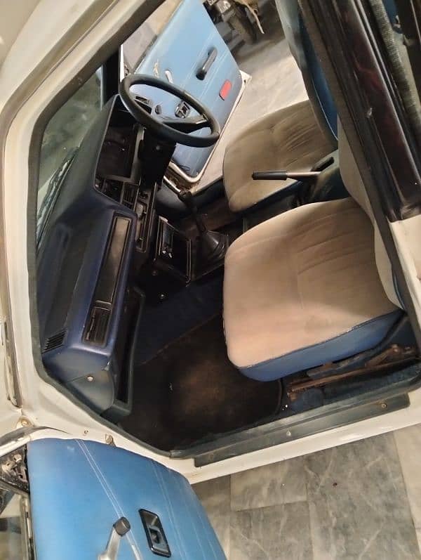 Toyota Corolla XE 1982 urgent sale location Sialkot city. 18