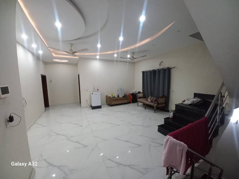 10 Marla Full House available for rent near Talwar Chowk at a very prime location of Oversease A Block, Bahria Town Lahore 5