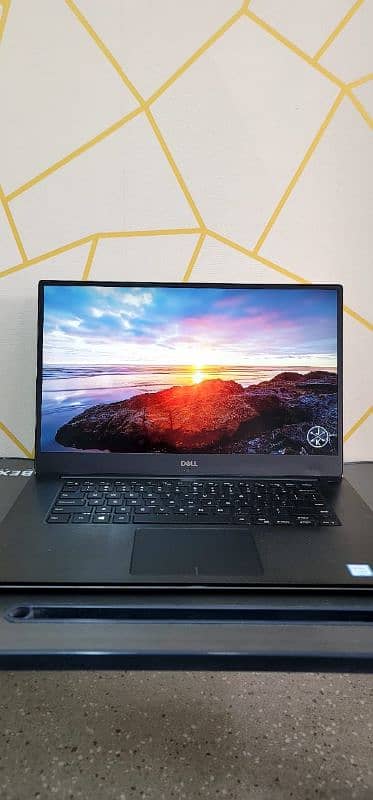 DELL XPS 9570 I5 8TH GEN 8/256 15.6" LED 0