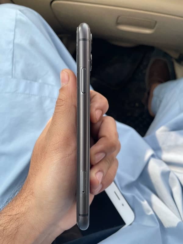 Iphone 11 64 gb FU NON PTA 4