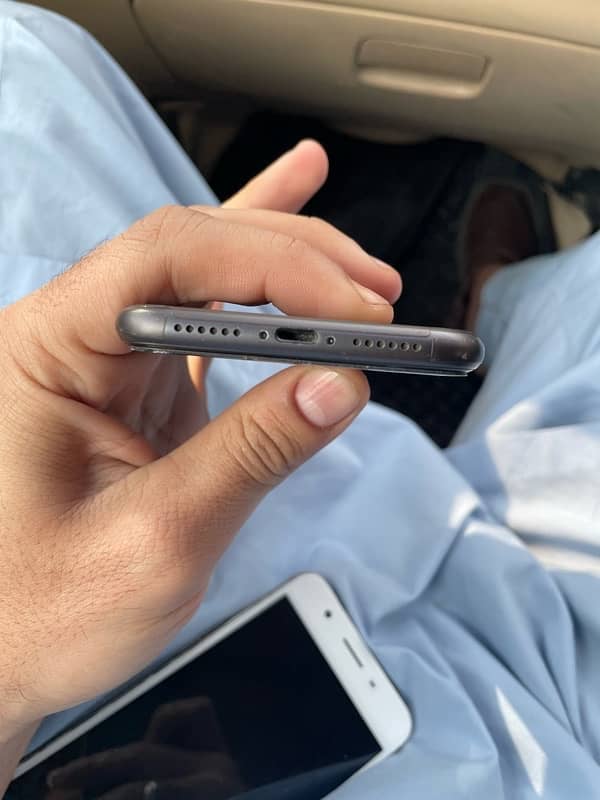 Iphone 11 64 gb FU NON PTA 6