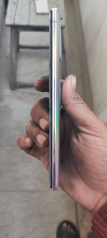 note 10 12/256 panel me dot ha baki sab ok ha 4