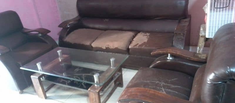 Second hand 5 sofa aik double sheshe wala Table 0