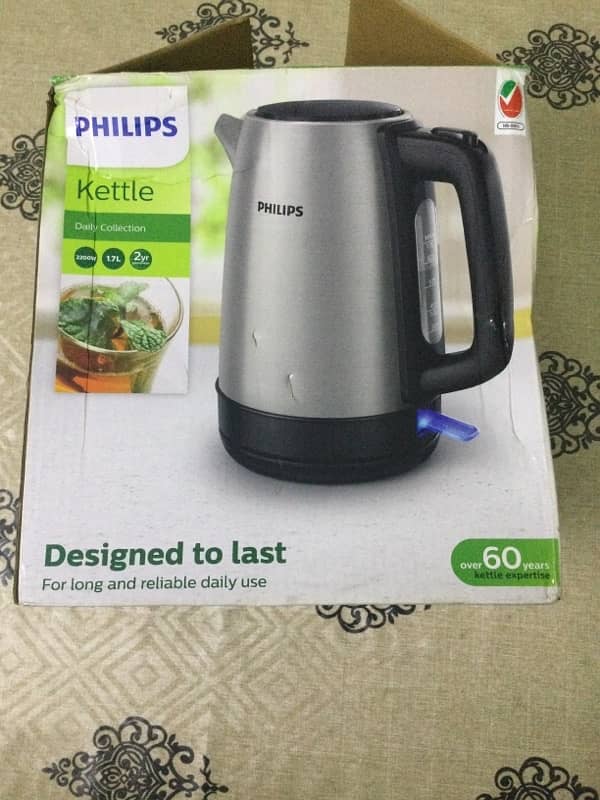 imported orignal philips company electric kettel 1.7 liter brand new. 1