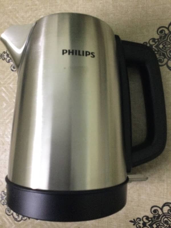 imported orignal philips company electric kettel 1.7 liter brand new. 3