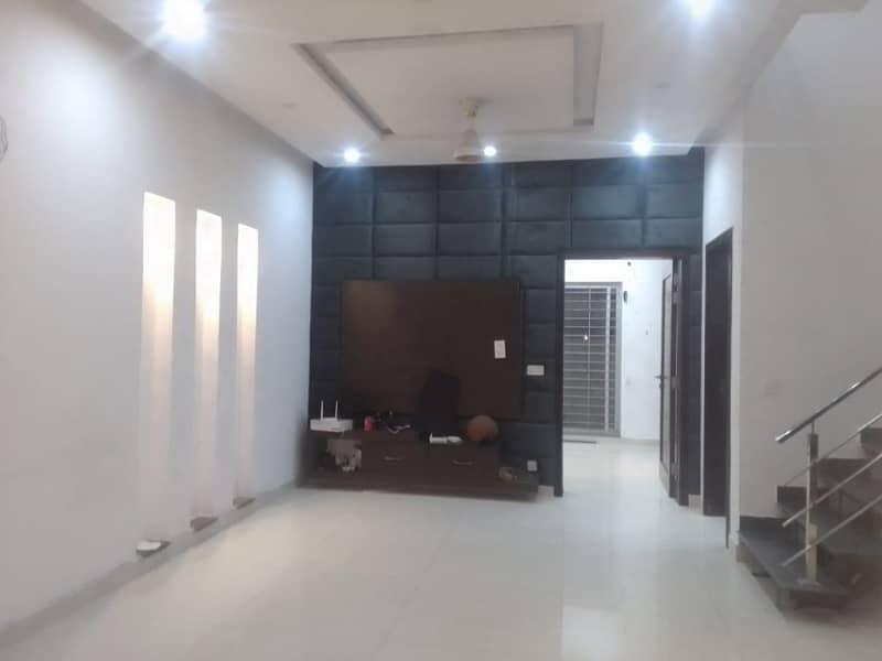 Defence 10Marla fully renovated upper portion for Rent in DHA phase 5 0