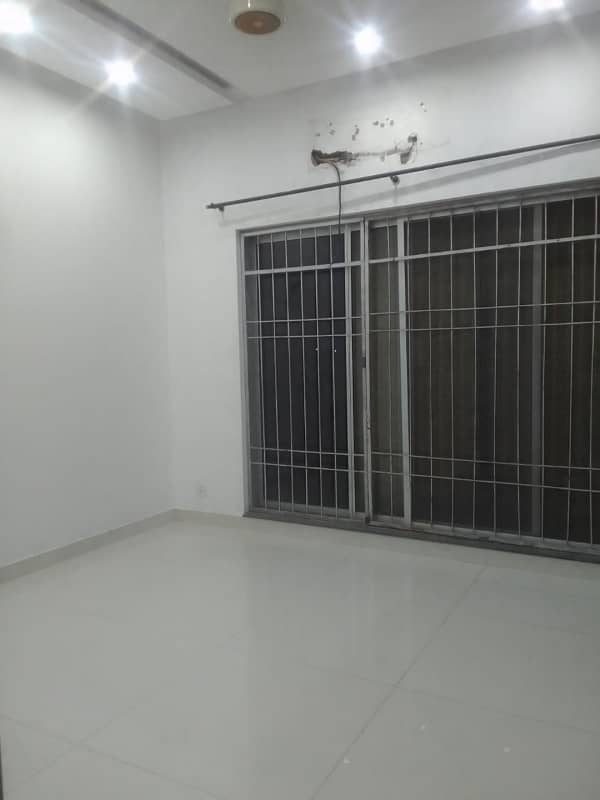 Defence 10Marla fully renovated upper portion for Rent in DHA phase 5 5