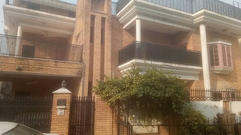 1 Kanal tripple story House for sale in Westrige Rawalpindi. 40% adjustment/or instalment possible. 0