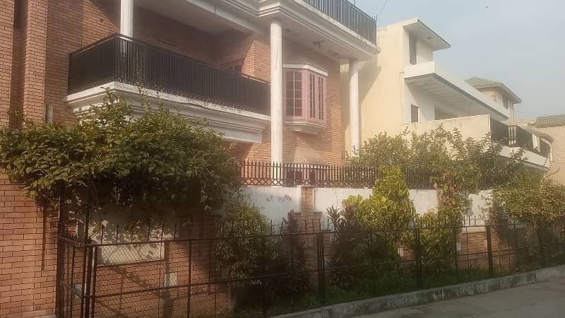 1 Kanal tripple story House for sale in Westrige Rawalpindi. 40% adjustment/or instalment possible. 1