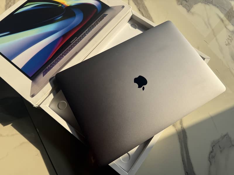 Macbook Pro 16" i9 - 16GB - 1TB Late 2019 Space Grey Model 2