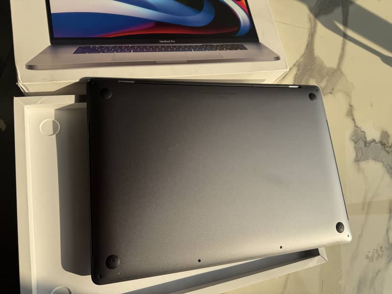 Macbook Pro 16" i9 - 16GB - 1TB Late 2019 Space Grey Model 5