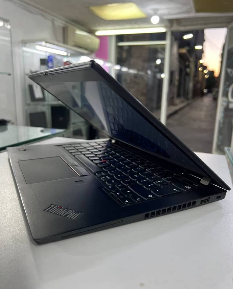 Lenovo Thinkpad X395 Ryzen 5 pro with AMD Radeon Graphics Dedicated 1