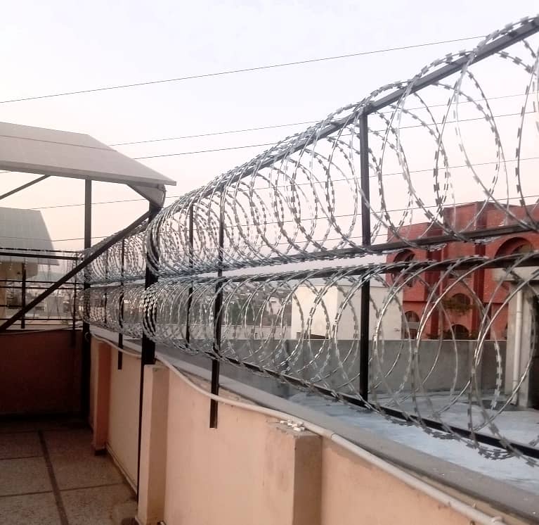 razor wire / chainlink Fence / barbed Wire,  security fence weld mesh 15