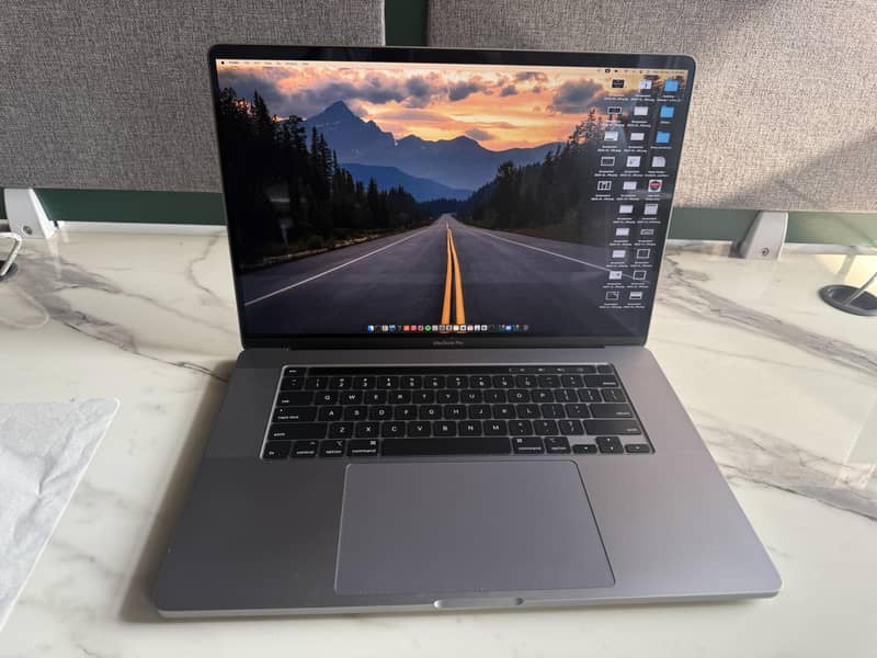 Macbook Pro 16" i9 - 16GB - 1TB Late 2019 Space Grey Model 0