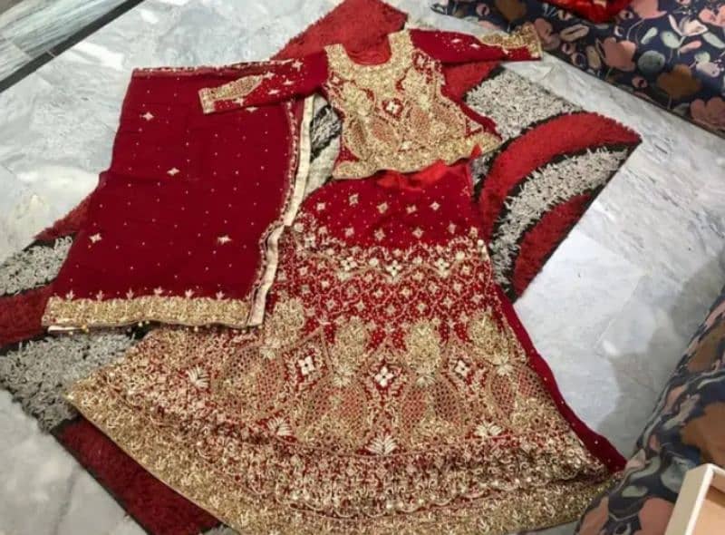 1 time used bridal lehnga 3