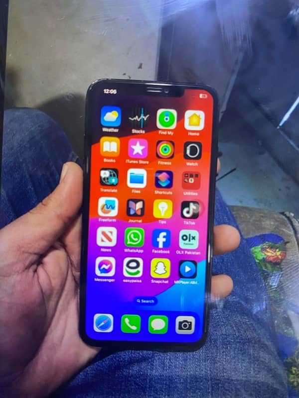 I phone 11 pro max 64gb 1